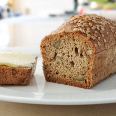 Low carb a keto rychlý mandlový chleba z 5 ingrediencí